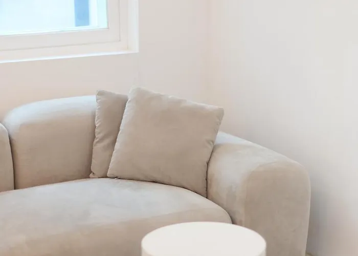 Unique House With Hongdae Area 2r With Livingroom 3*