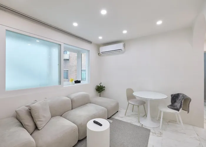 게스트하우스 Unique House With Hongdae Area 2r With Livingroom 3*