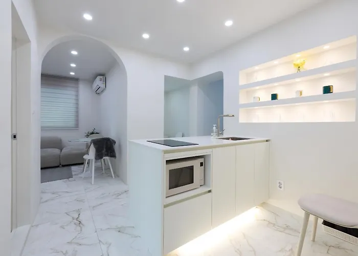Unique House With Hongdae Area 2r With Livingroom